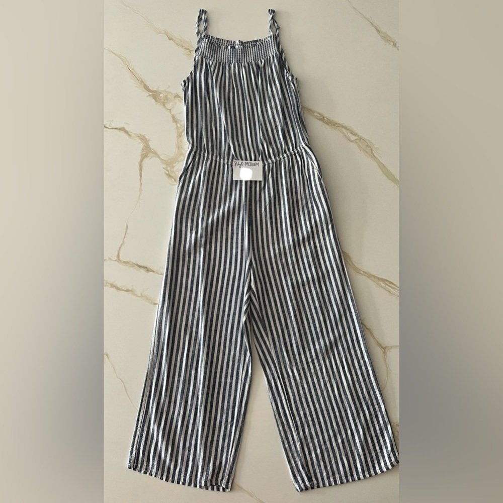 Size medium jumpsuit for sale. Good condition - don’t think it’s ever been worn.